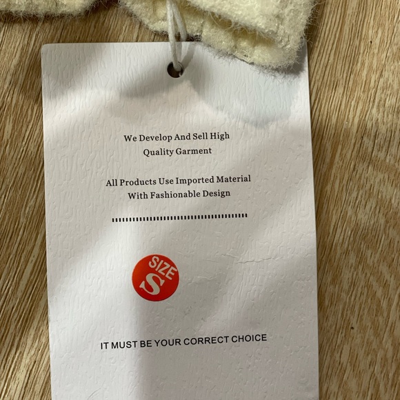 Ivory Lace Button-up blouse - Picture 3 of 5